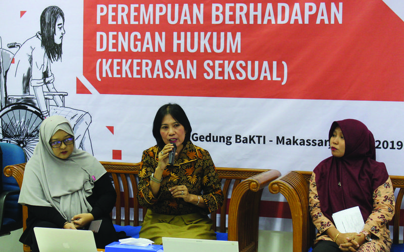 Tiga narasumber hadir mengisahkan pengalamannya mendampingi dan mengadvokasi perempuan penyandang disabilitas, yaitu Fauzia Erwin (Advokat dari Perdik Makassar), Kompol Rosmina (Polda Sulsel) dan Nurdayati dari HWDI Sulawesi Selatan <br> Frans Gosali/Yayasan BaKTI