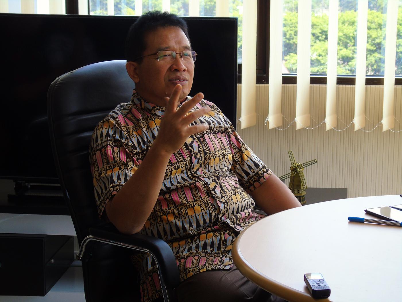 Mantan Bupati Kabupaten Bojonegoro, Bapak Suyoto atau akrab dipanggil Kang Yoto menjelaskan bahwa kebijakan yang berpijak pada kebutuhan masyarakat yang terlihat akan lebih bermakna bagi pemangku kepentingan daerah. Foto : Tim Melayani/Yayasan BaKTI