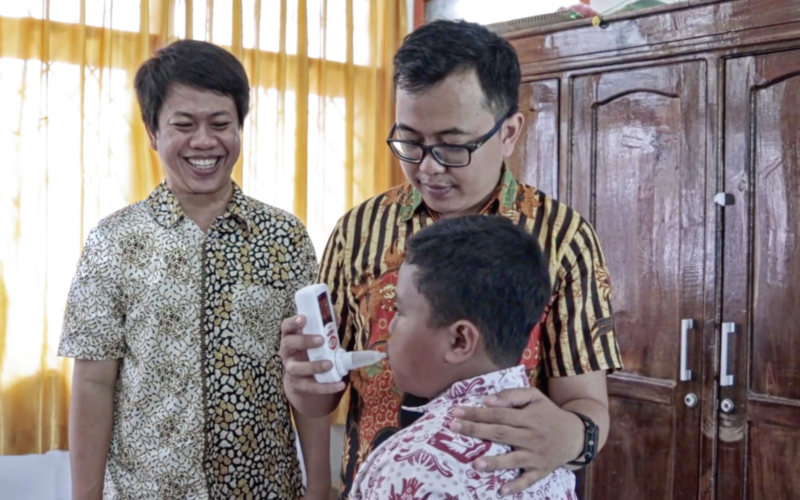 Pemeriksaan kadar CO oleh Dinas Kesehatan Kota Makassar di sebuah sekolah di Kota Makassar
