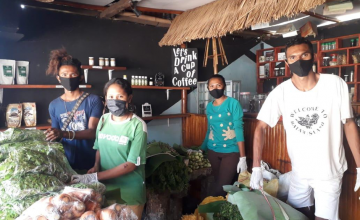Pasar online desa yang dikelola Bumdes dengan melibatkan anak muda desa <br> Foto: Nando Watu