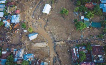 Foto dari udara dampak siklon menggambarkan kerusakan akibat  banjir bandang di Adonara Timur, Flores Timur, Nusa Tenggara  Timur (NTT), 6 April 2021 <br> Foto: ANTARA FOTO/Aditya Pradana Putra/wsj.